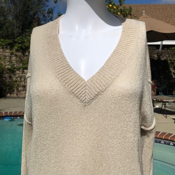 Cream VNeck Long Sleeve Sweater Sz Med - Picture 3 of 7